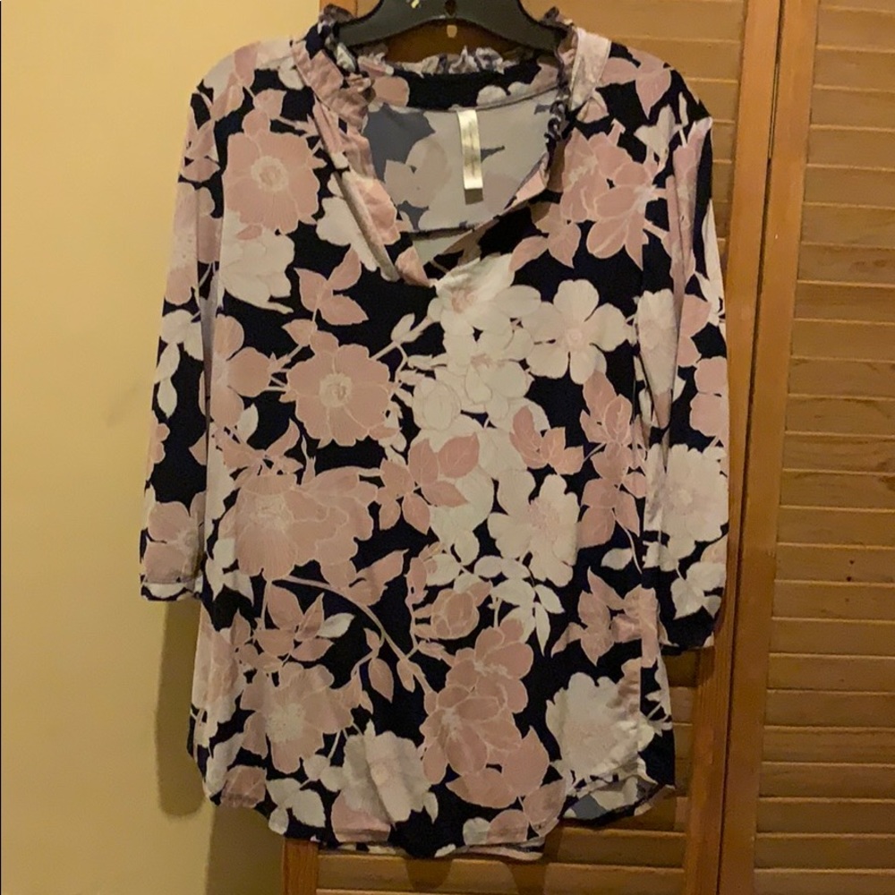Floral top in good condition